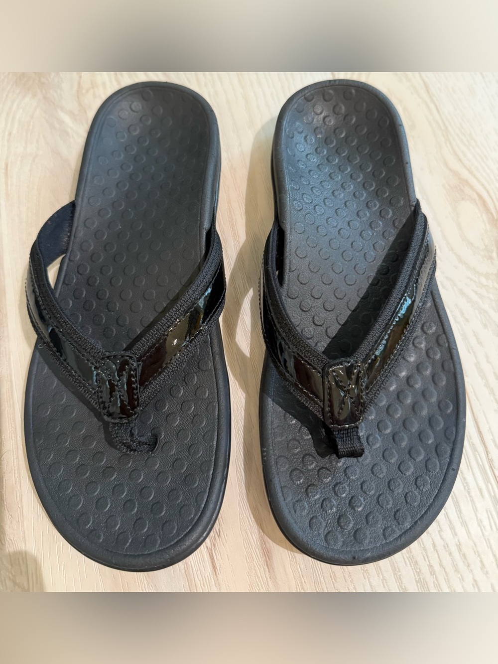 Vionic Women's Tide II Toe-Post Sandals in Black. Size 7